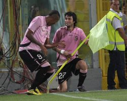 Pastore fa carezze al Palermo