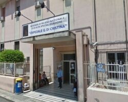 Respiro affannato e difficoltà respiratorie: docente salva bambino di 13 anni