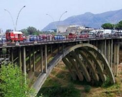 Incidente in viale Regione Siciliana, motociclista gravemente ferito