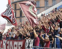 Reggiana, odissea fra voli e trasferimenti per i tifosi in trasferta